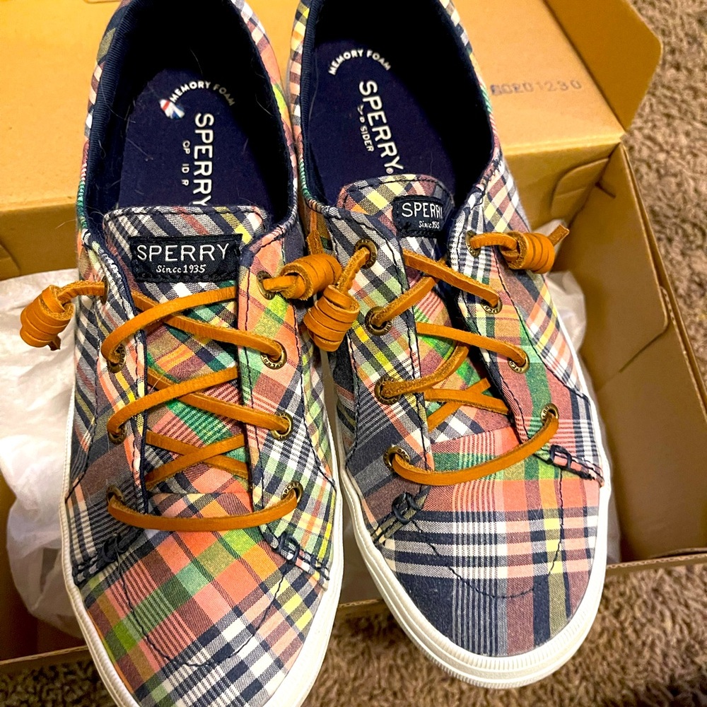 Sperry crest vibe